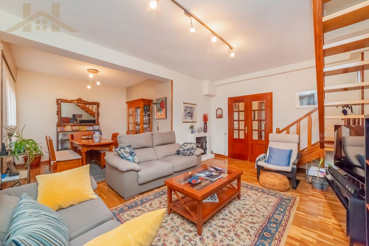 Living room of Flat for sale in Tres Cantos  with Air Conditioner, Heating and Storage room