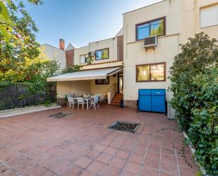 Terrassa de Casa adosada en venda en Arroyomolinos (Madrid) amb Aire condicionat, Calefacció i Jardí privat