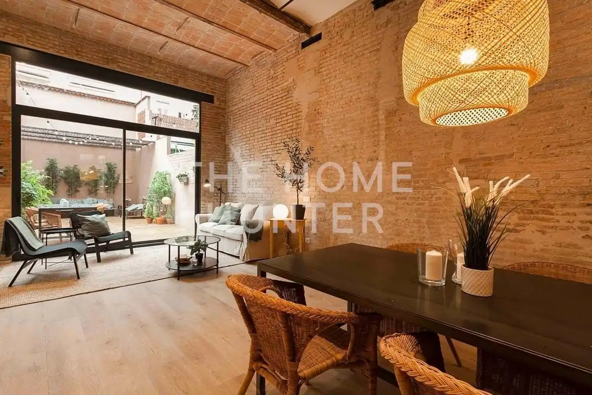 Außenansicht von Wohnung zum Verkauf in Barcelona mit Heizung, Privatgarten und Terrasse