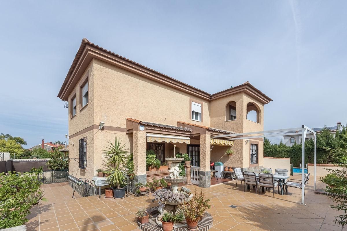 Vista exterior de Casa o chalet en venta en Villa de Otura con Aire acondicionado, Calefacción y Jardín privado