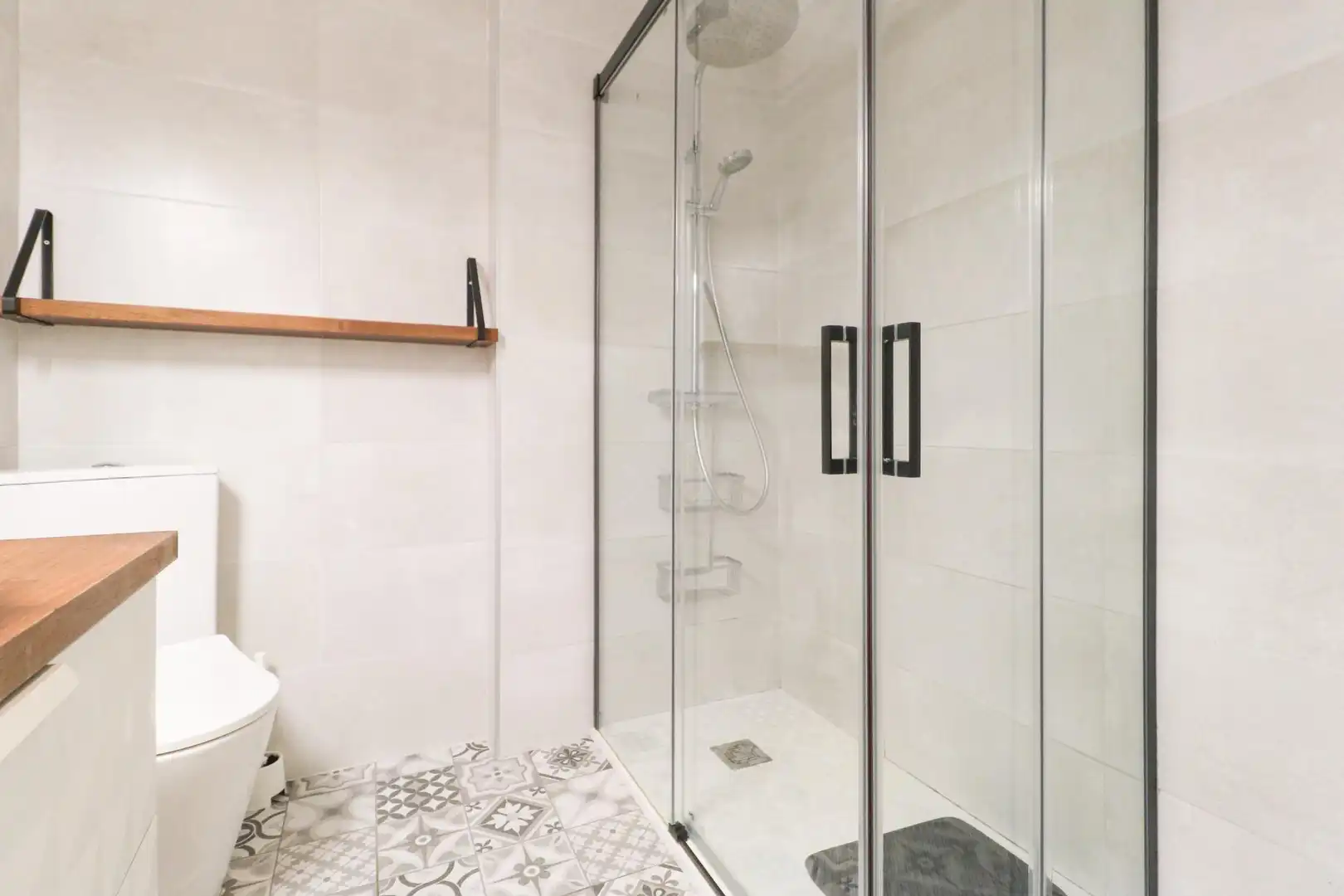Bathroom of Flat for sale in Vilanova i la Geltrú  with Air Conditioner, Parquet flooring and Balcony
