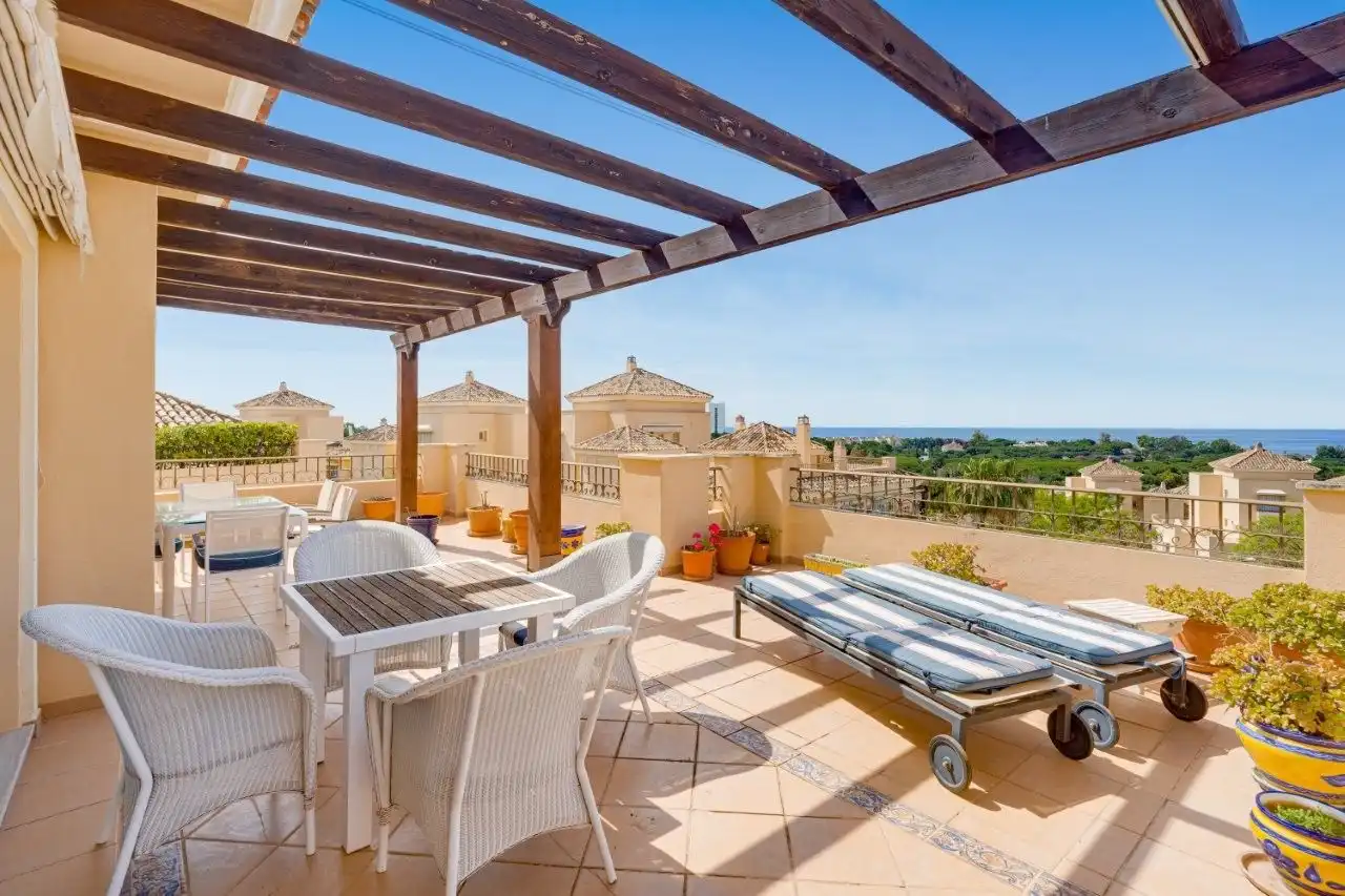 Piso con piscina en venta en Elviria - Cabopino, imagen 2