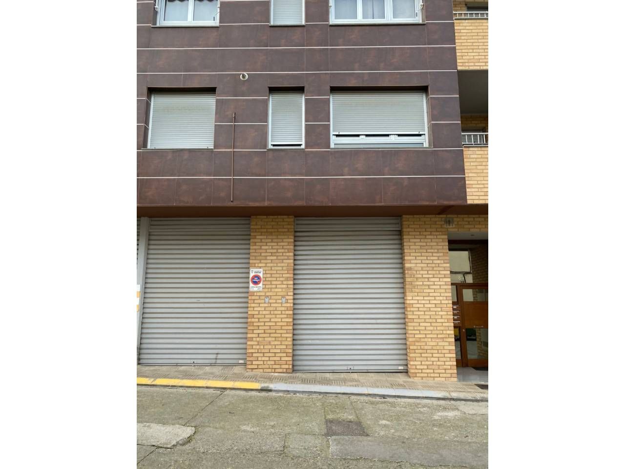 Exterior view of Garage for sale in Binéfar