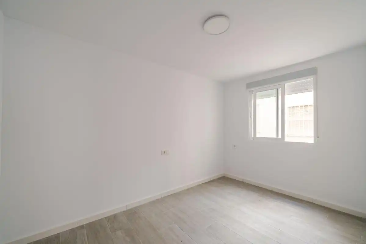 Habitación de Piso en venta en Torrevieja con Calefacción, Terraza y Balcón