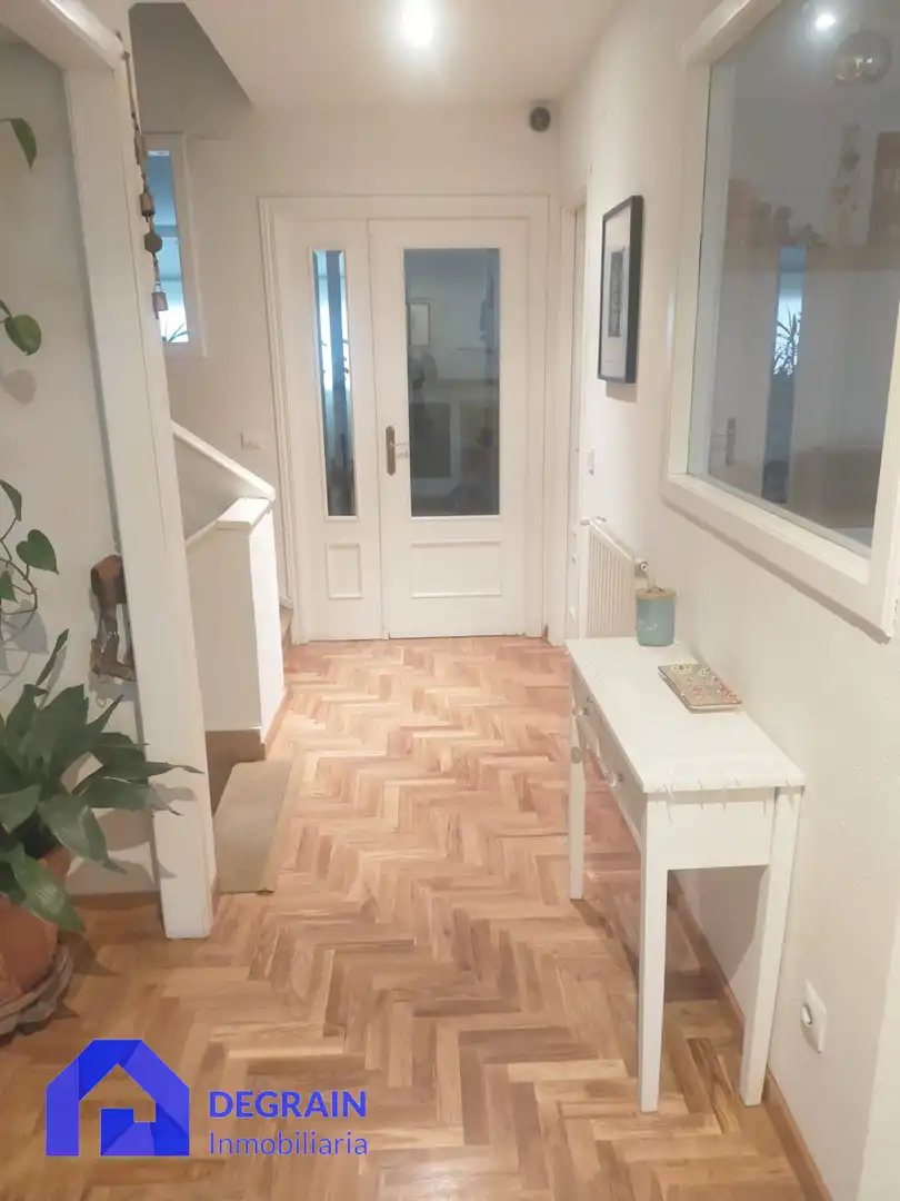 Einfamilien-Reihenhaus zur Miete in Llanera mit Heizung, Privatgarten und Parkett