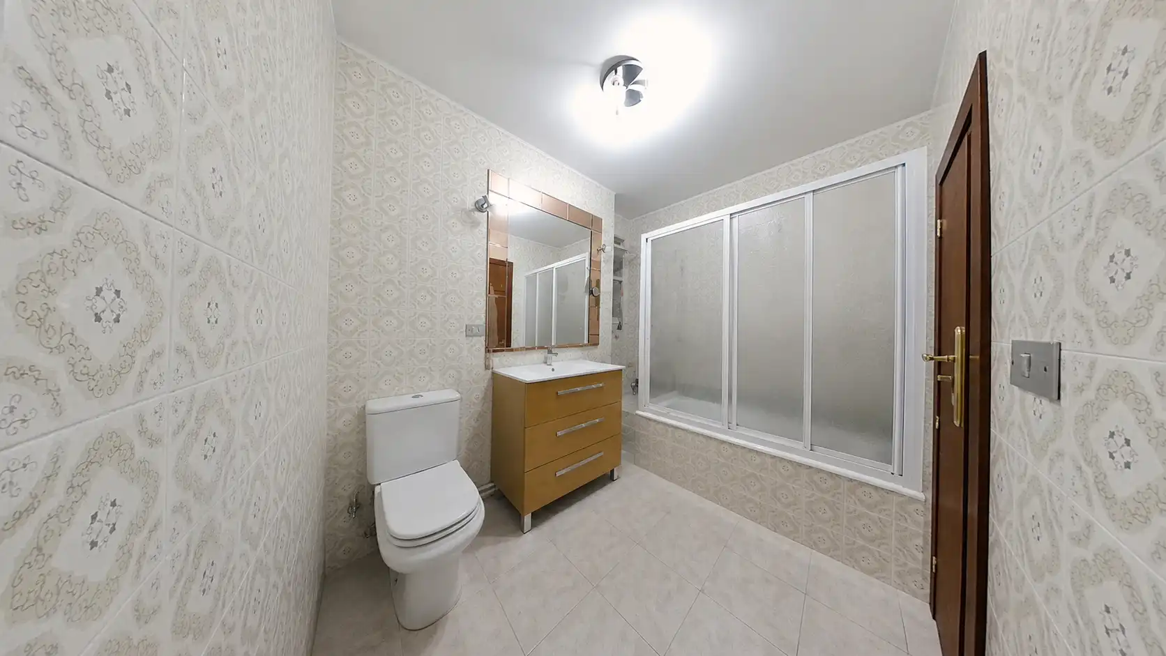 Baño de Piso en venta en Vigo  con Calefacción, Parquet y Amueblado