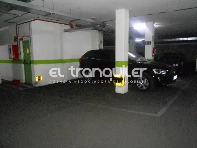 Parking de Piso de alquiler en Madrid con Aire acondicionado, Terraza y Trastero