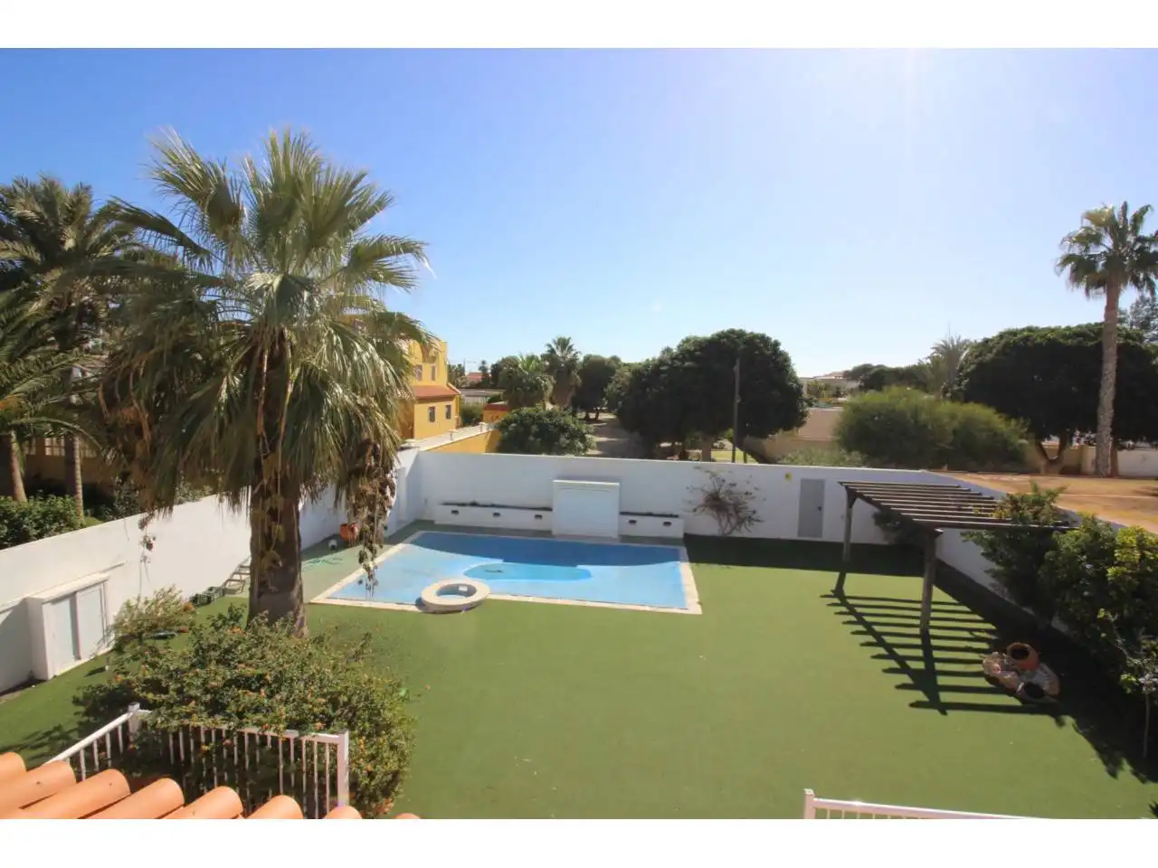 Piscina de Casa o xalet en venda en Roquetas de Mar amb Aire condicionat, Jardí privat i Terrassa