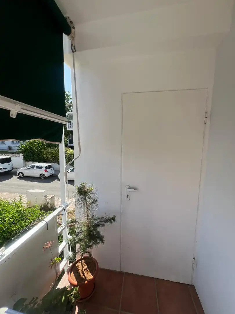 Terrasse von Wohnung zum Verkauf in Benalmádena mit Klimaanlage, Privatgarten und Terrasse