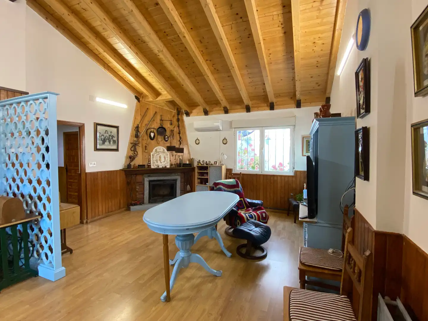 Sala d'estar de Casa o xalet en venda en Burgos amb Parquet, Traster i Moblat