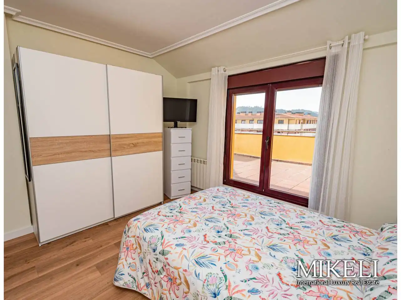 Habitación de Dúplex en venta en Santander con Calefacción, Terraza y Trastero
