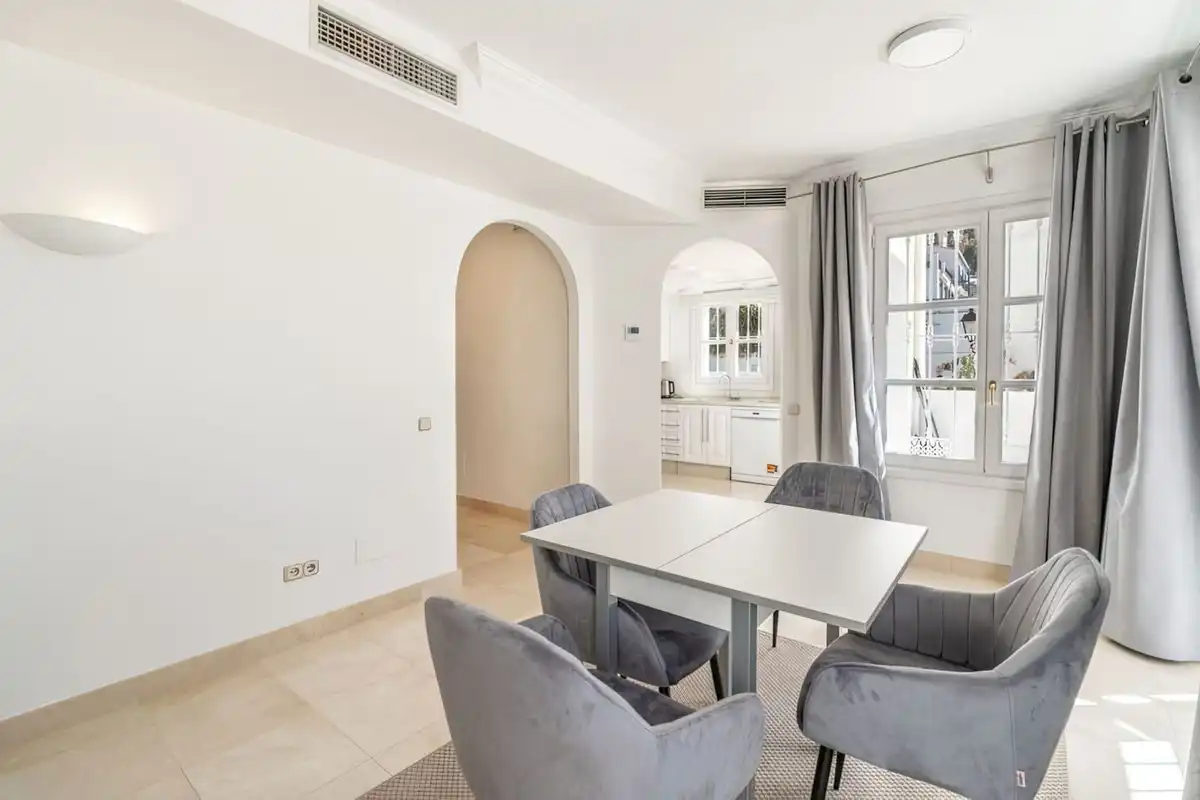 Esszimmer von Einfamilien-Reihenhaus zum Verkauf in Benahavís mit Klimaanlage, Terrasse und Gemeinschaftspool