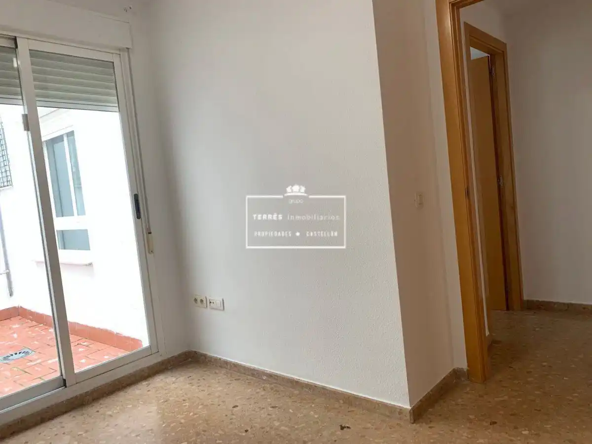 Habitación de Piso en venta en Castellón de la Plana / Castelló de la Plana con Terraza, Trastero y Balcón