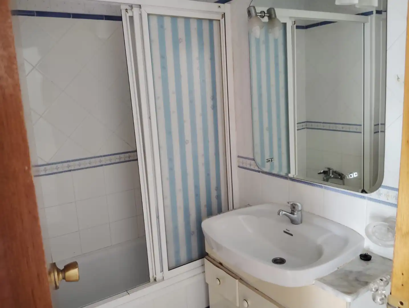 Bany de Casa o xalet en venda en Brenes amb Aire condicionat, Jardí privat i Forn