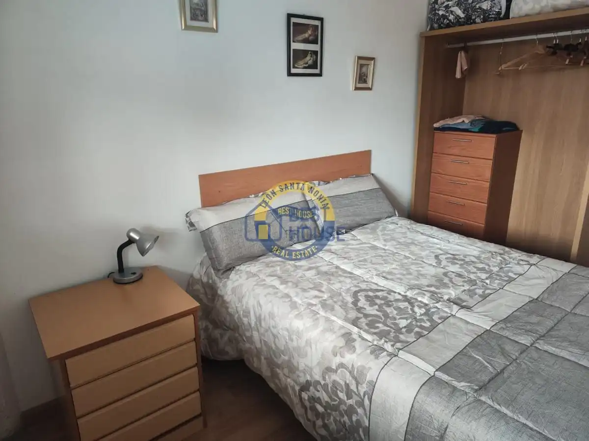 Dormitori de Apartament en venda en Villaquilambre amb Parquet i Moblat
