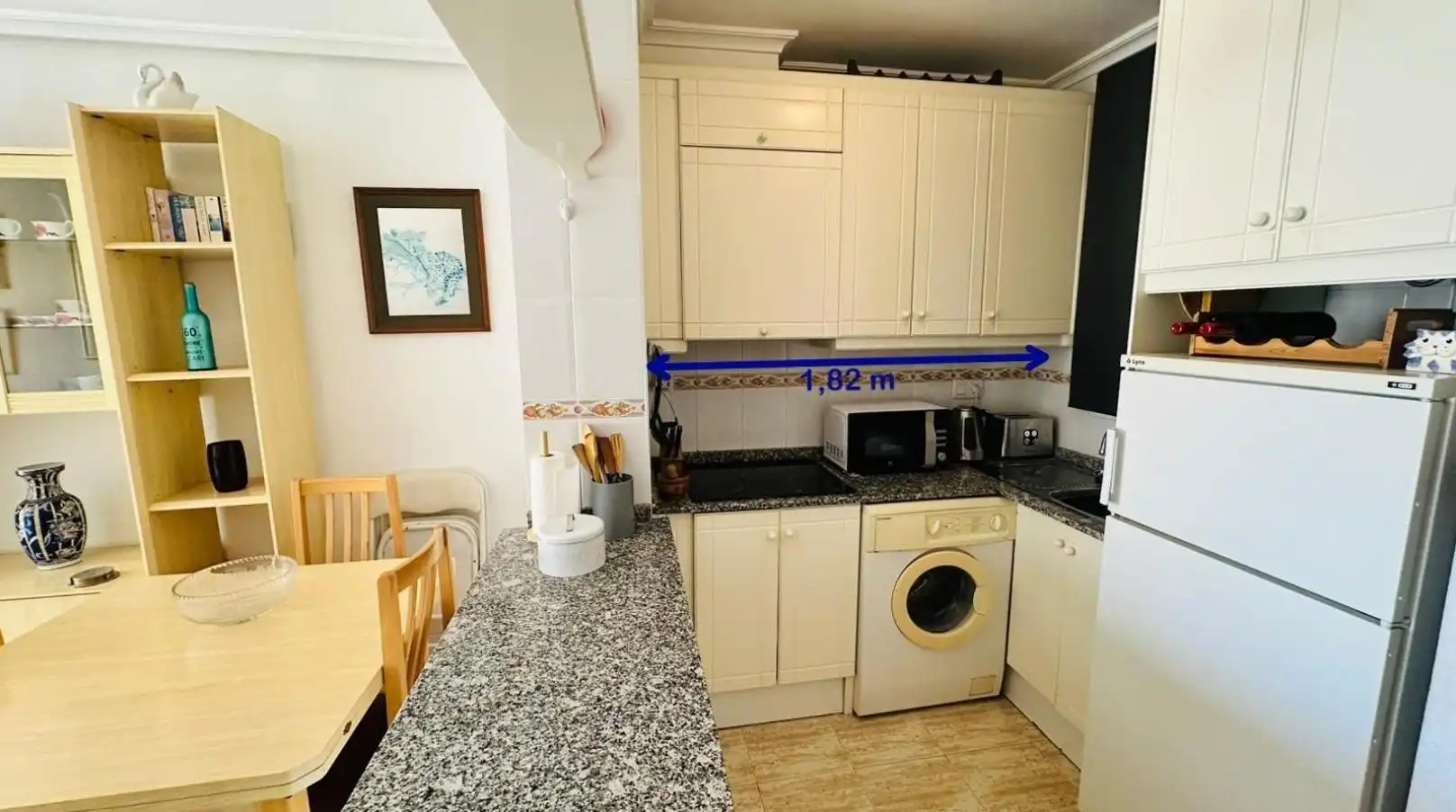 Cuina de Apartament en venda en Torrevieja amb Moblat i Piscina comunitària