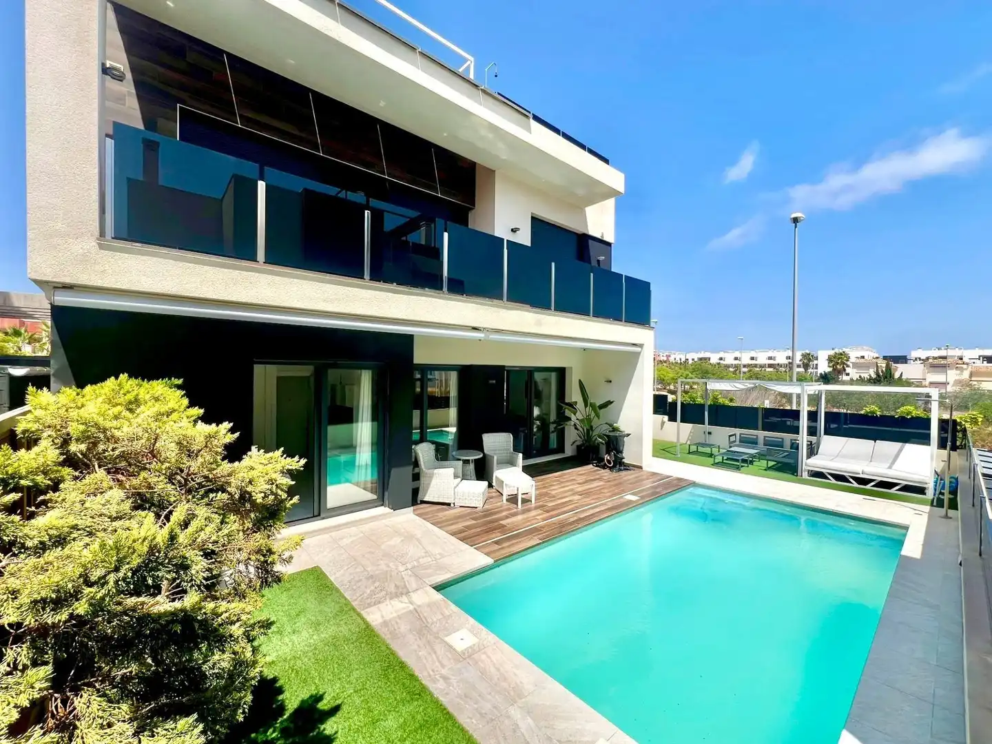 Chalet con piscina en venta en Orihuela Costa