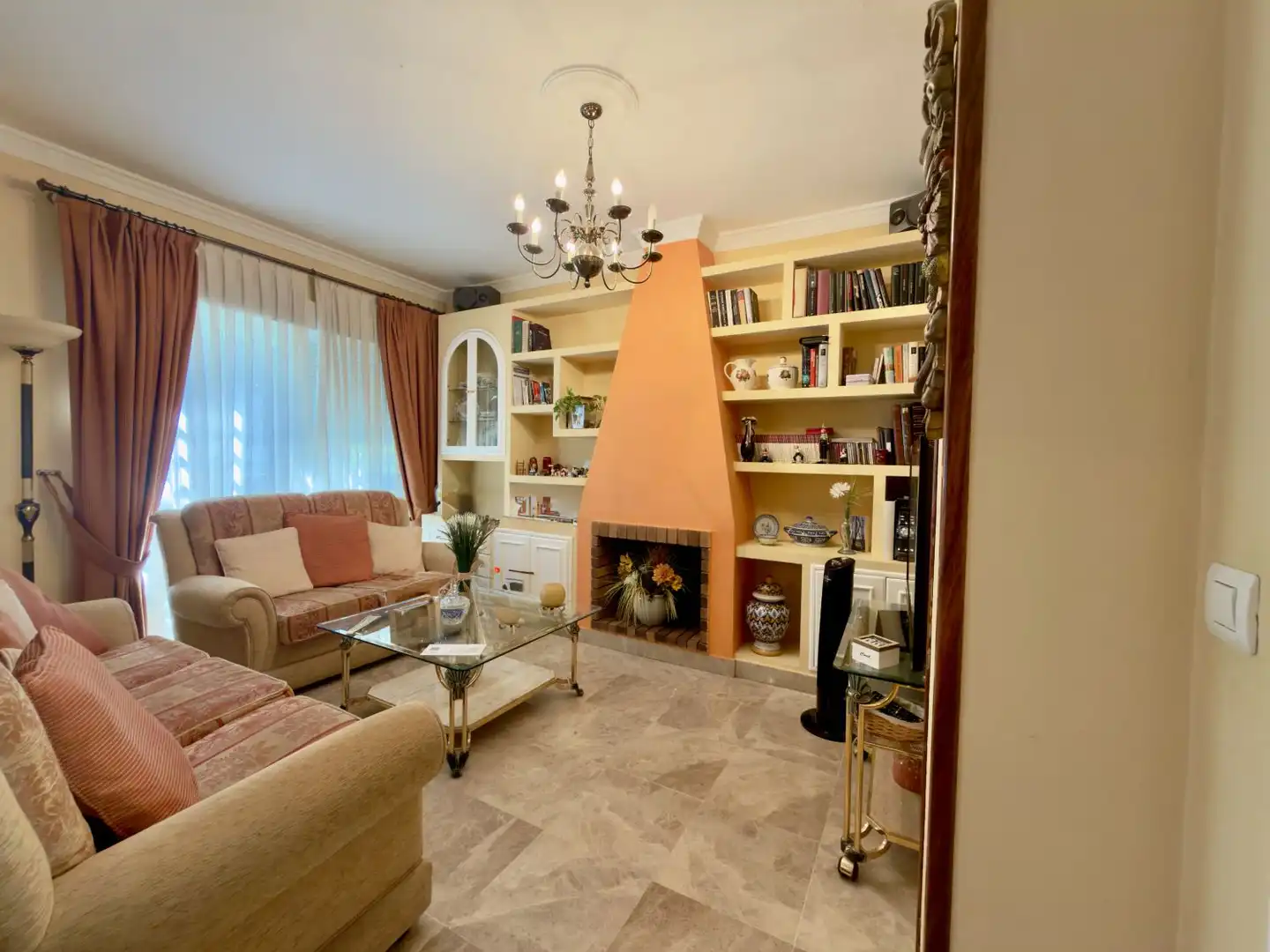 Sala d'estar de Casa o xalet en venda en Tomares amb Aire condicionat, Calefacció i Terrassa