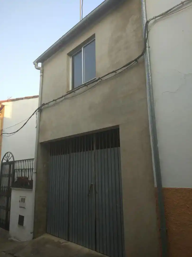 Außenansicht von Erdgeschoss zum Verkauf in Cañamero, Cáceres