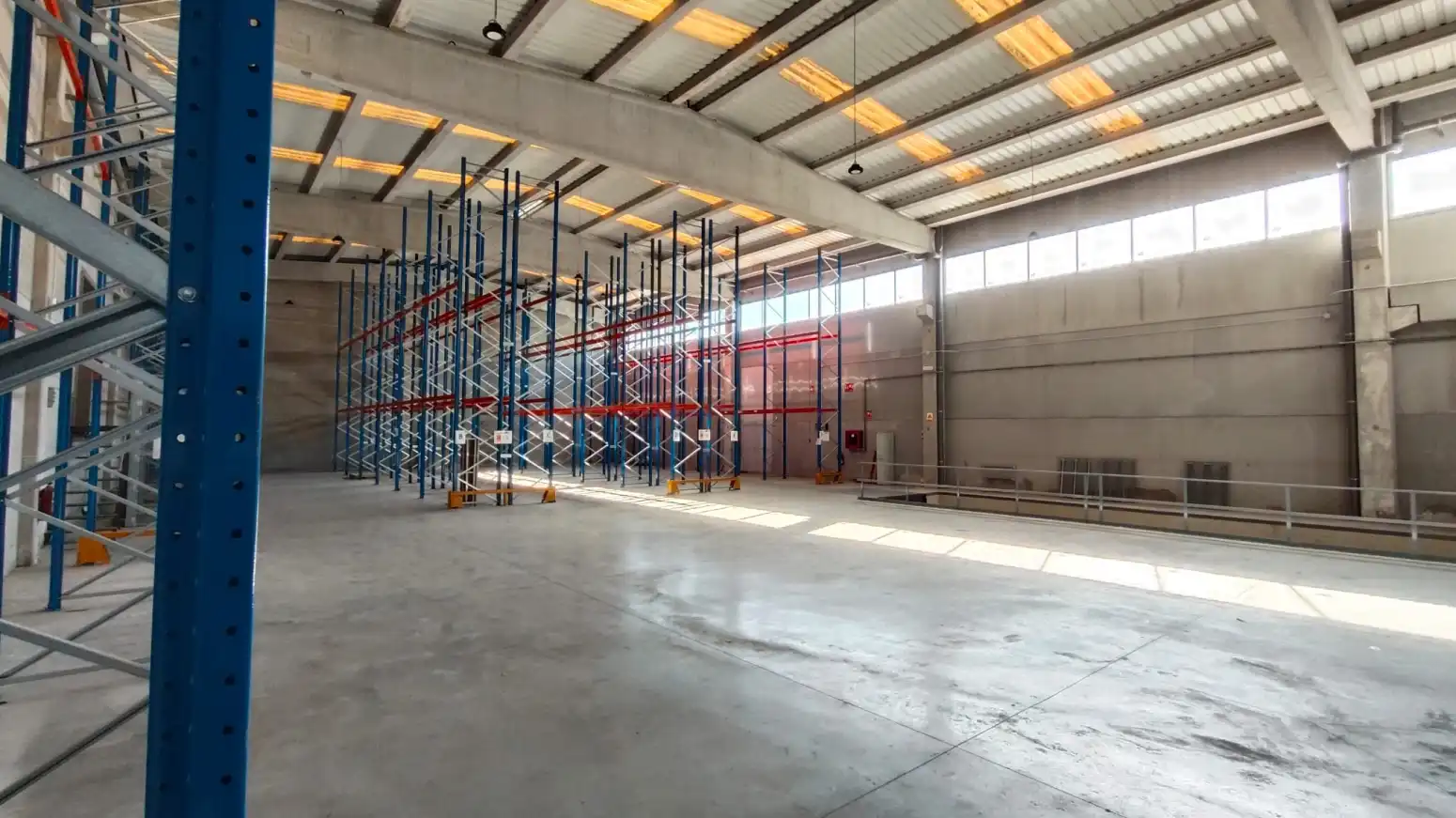 Industrial building to rent in Fuente del Jarro, imagen 3