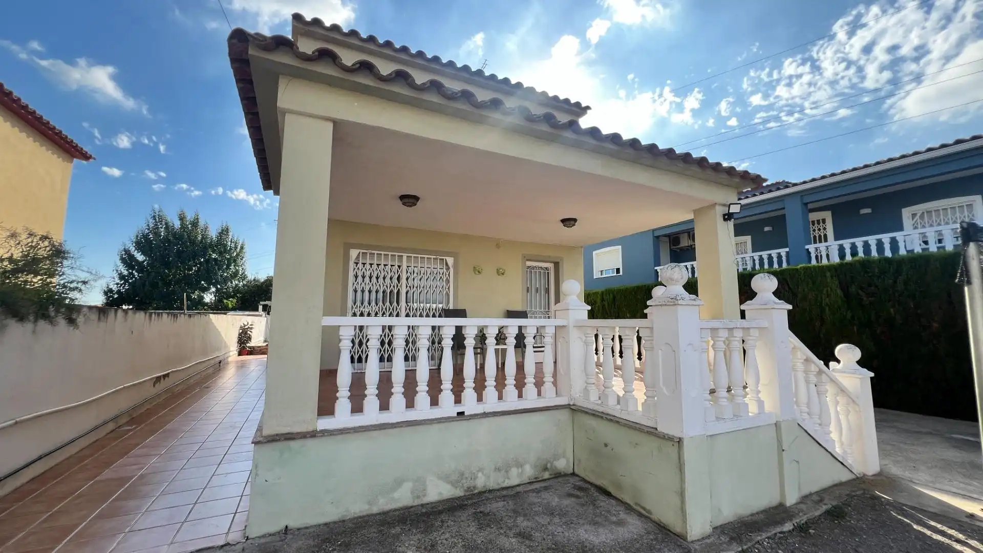 Vista exterior de Casa o xalet en venda en Castellón de la Plana / Castelló de la Plana amb Aire condicionat, Jardí privat i Terrassa