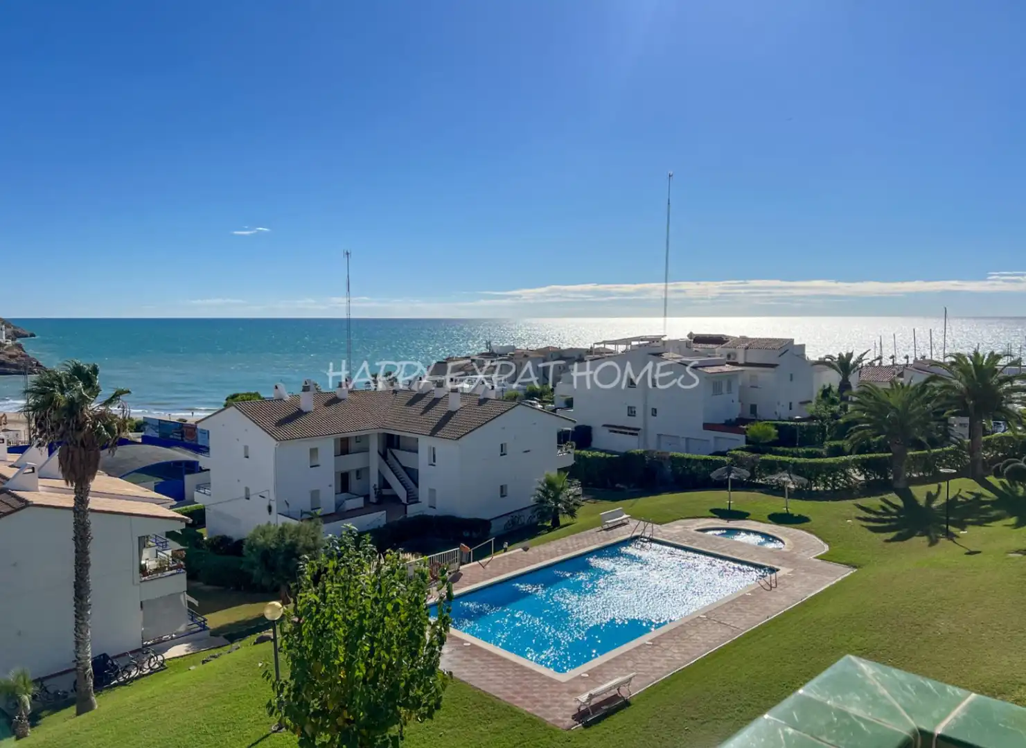 Vista exterior de Pis en venda en Sitges amb Aire condicionat, Calefacció i Jardí privat