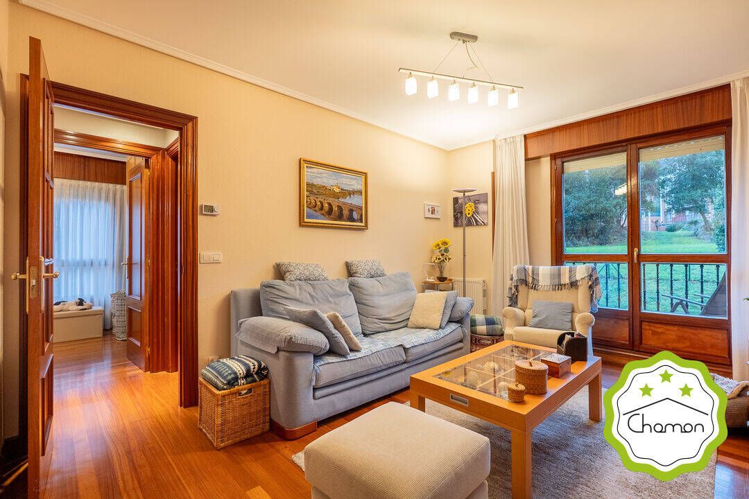 Living room of Flat for sale in Castro-Urdiales  with Heating and Furnished