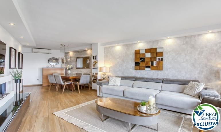 Sala de estar de Apartamento en venta en Figueres con Aire acondicionado y Amueblado