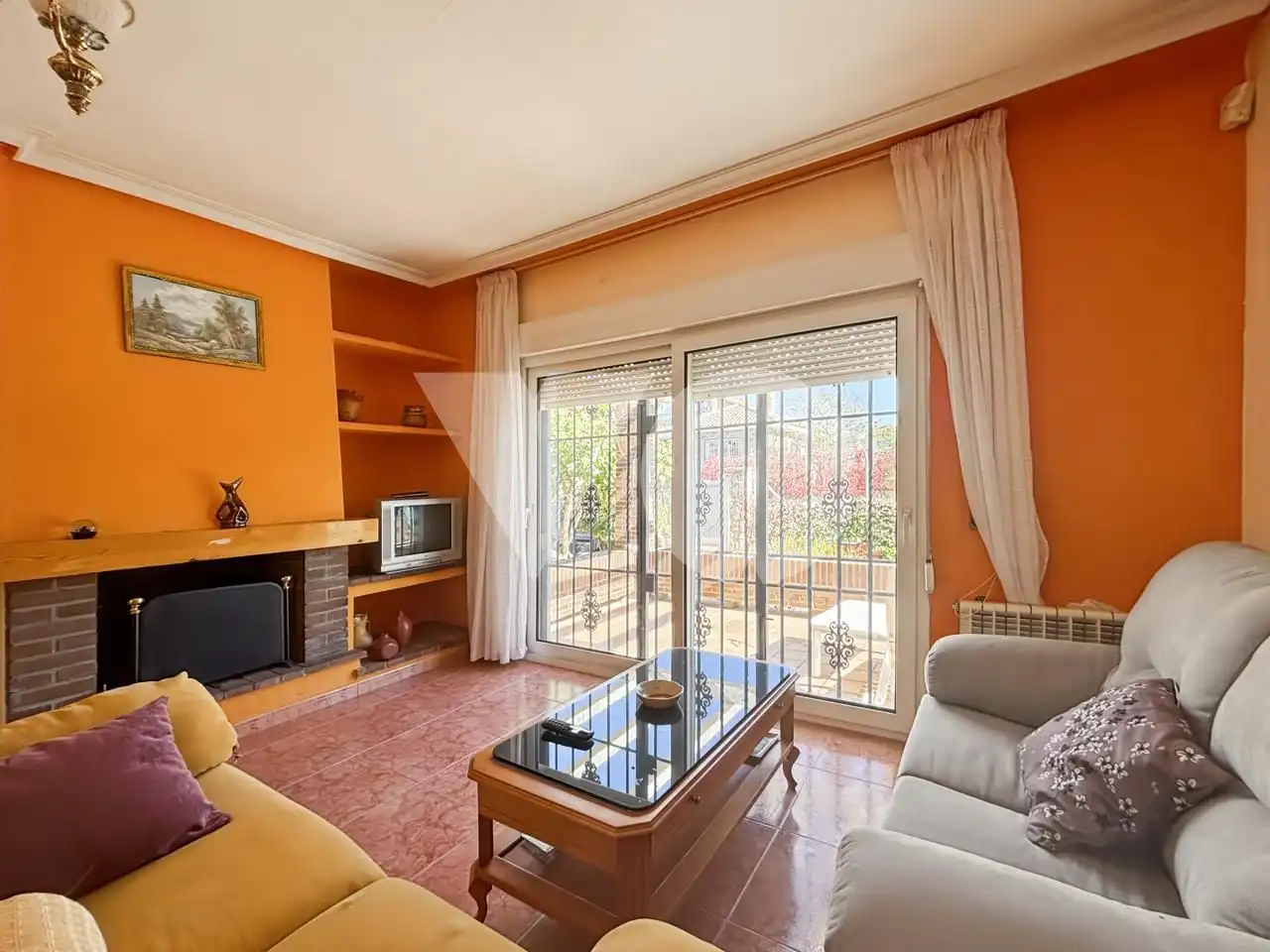 Sala d'estar de Casa o xalet en venda en Galapagar amb Calefacció, Jardí privat i Terrassa