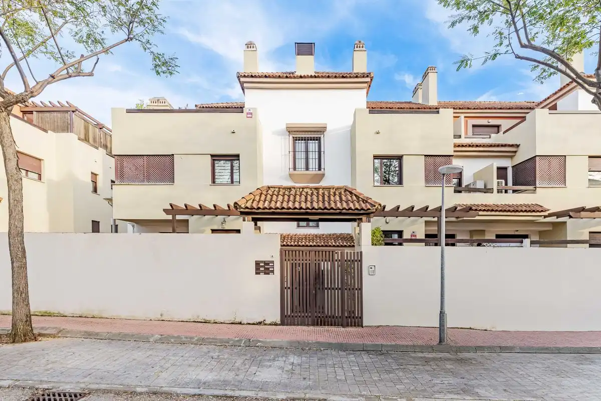 Vista exterior de Ático en venta en Guillena con Calefacción, Terraza y Trastero