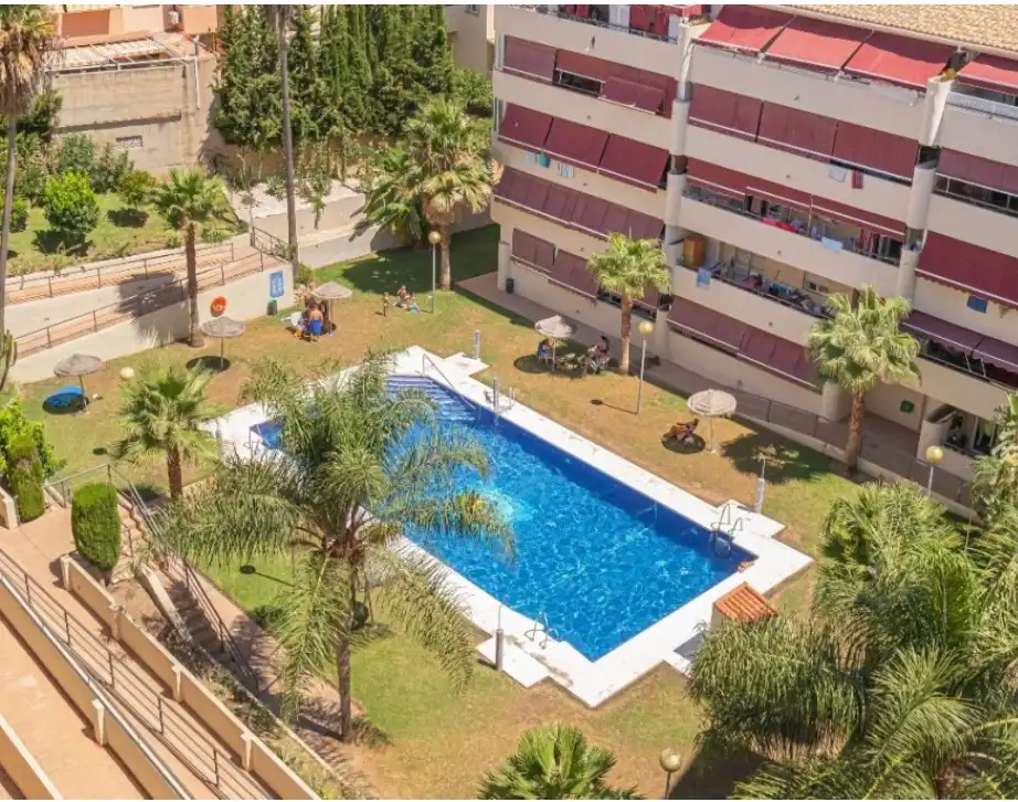 Pis amb piscina en venda a Las Lagunas