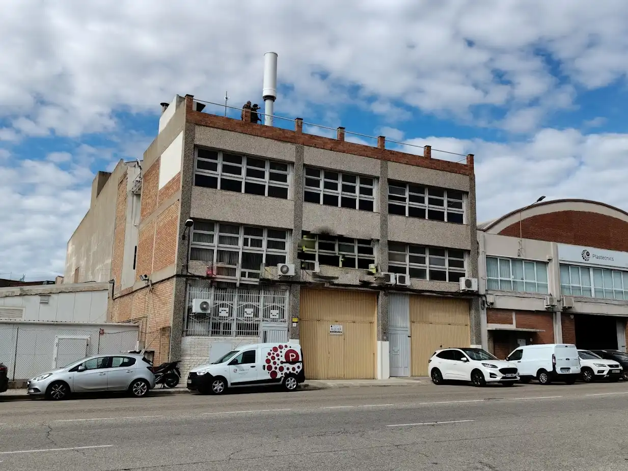 Vista exterior de Nau industrial en venda en Sant Boi de Llobregat