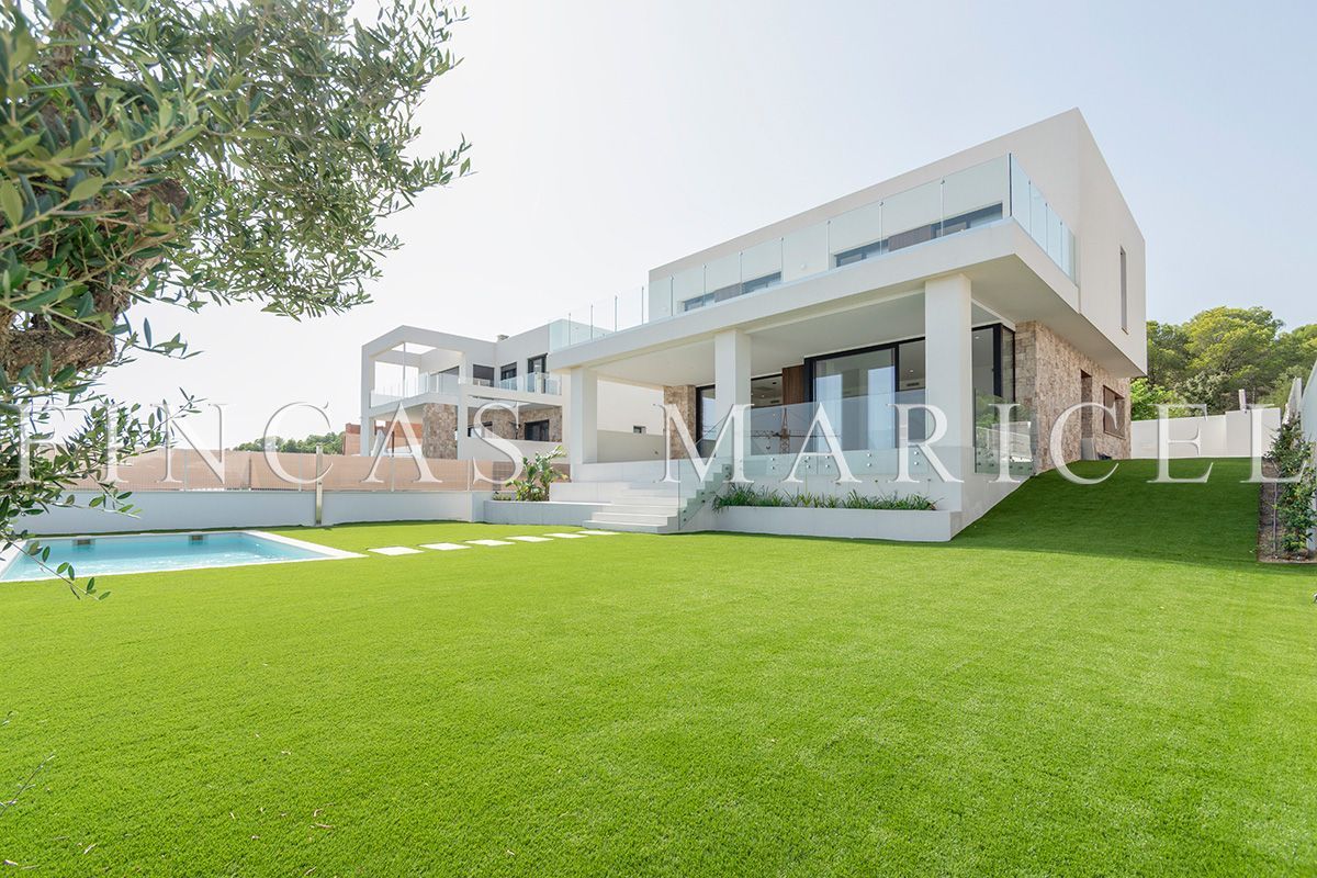 Vista exterior de Casa o xalet en venda en Sitges amb Aire condicionat, Calefacció i Jardí privat
