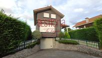 Vista exterior de Casa o xalet en venda en Arnuero amb Terrassa i Piscina