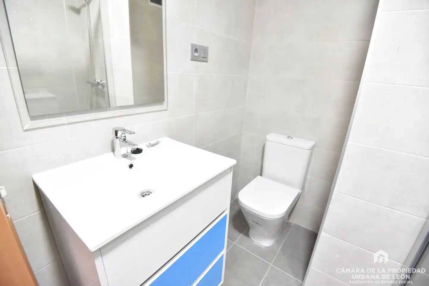 Baño de Piso de alquiler en León Capital  con Calefacción