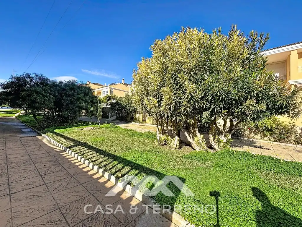 Jardí de Casa adosada en venda en Vélez-Málaga amb Aire condicionat, Piscina i Microones