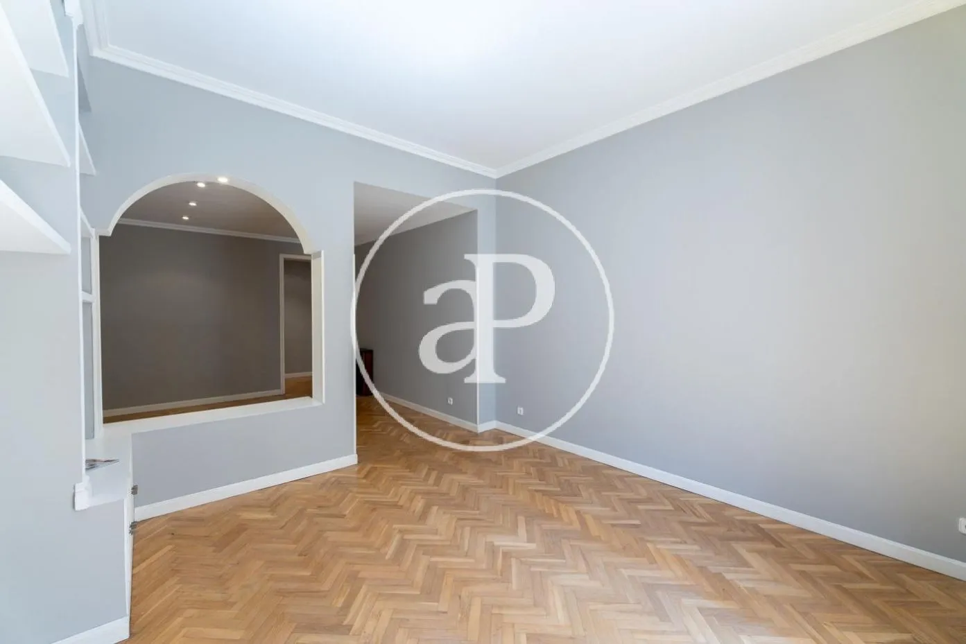 Flat for rent in  Madrid Capital  with Air Conditioner, Heating and Balcony