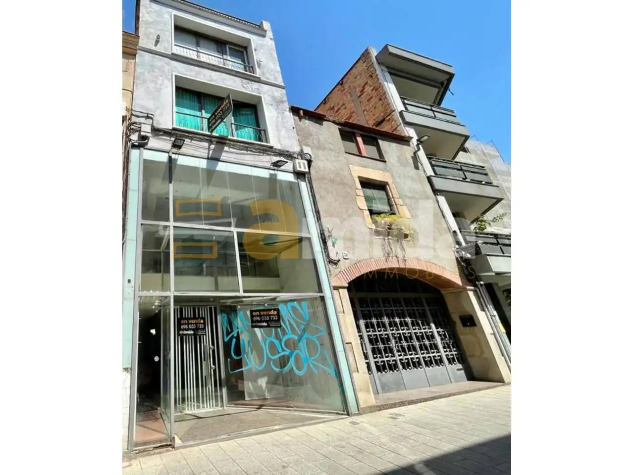 Außenansicht von Gebäude zum Verkauf in Sabadell