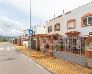 Vista exterior de Casa adosada en venda en Estepona amb Terrassa, Traster i Balcó