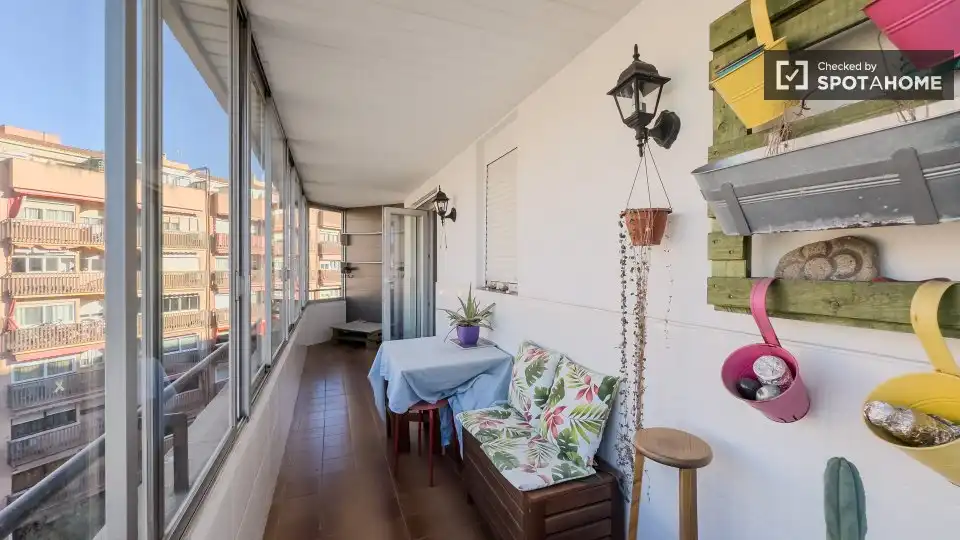 Balcony of Flat for share in Barcelona  with Air Conditioner, Heating and Furnished
