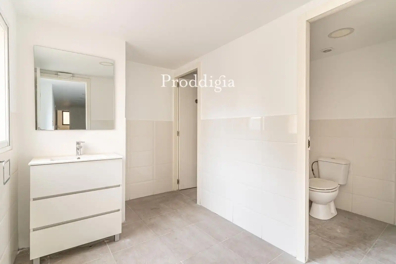 Bedroom of Office for sale in Barcelona  with Air Conditioner