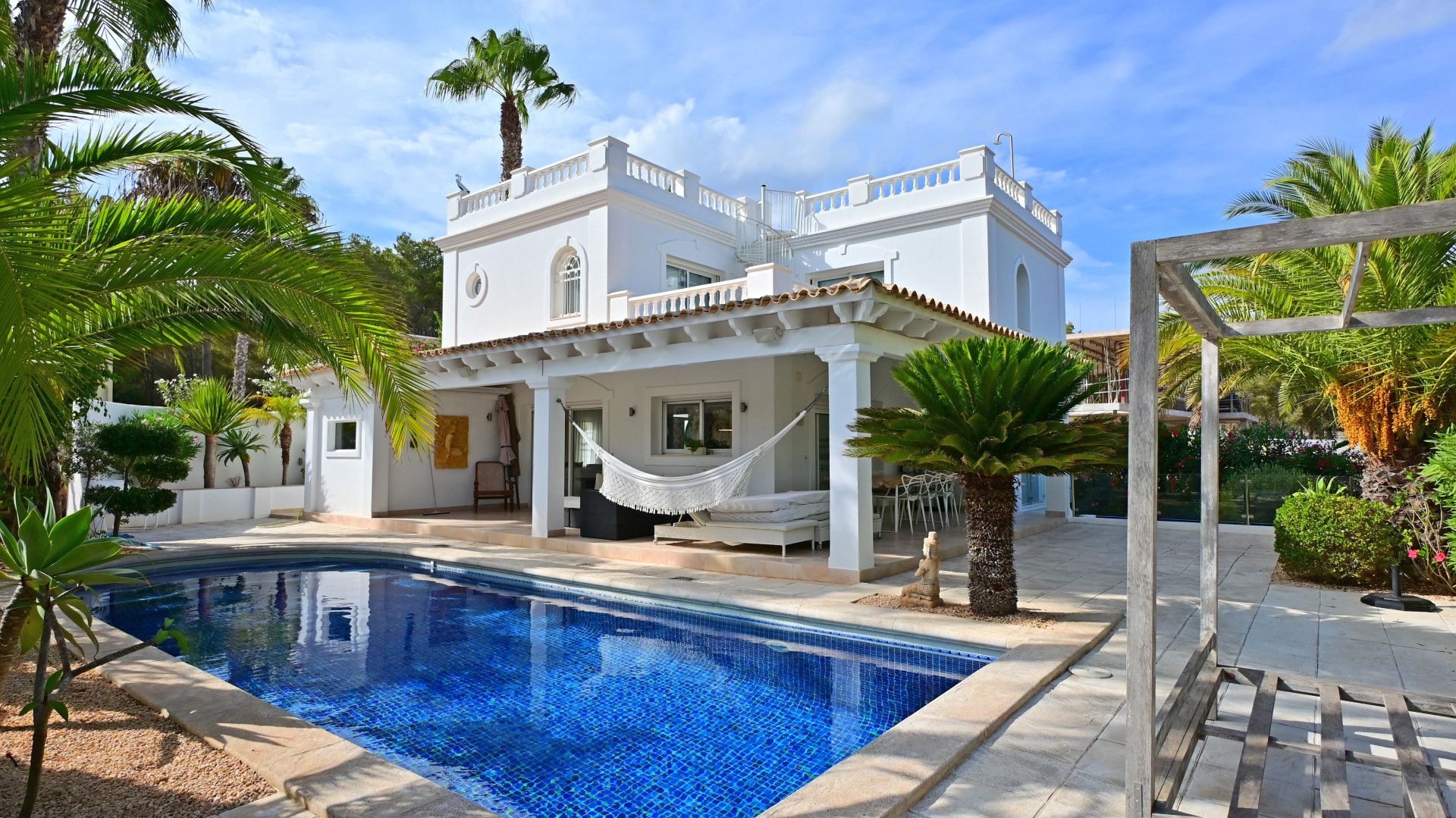 Vista exterior de Casa o xalet en venda en Santa Eulària des Riu amb Aire condicionat, Jardí privat i Terrassa