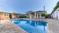 Piscina de Casa o xalet en venda en Espartinas amb Aire condicionat, Terrassa i Piscina