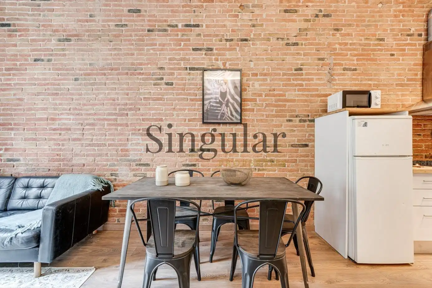 Menjador de Apartament en venda en Barcelona amb Aire condicionat, Calefacció i Moblat