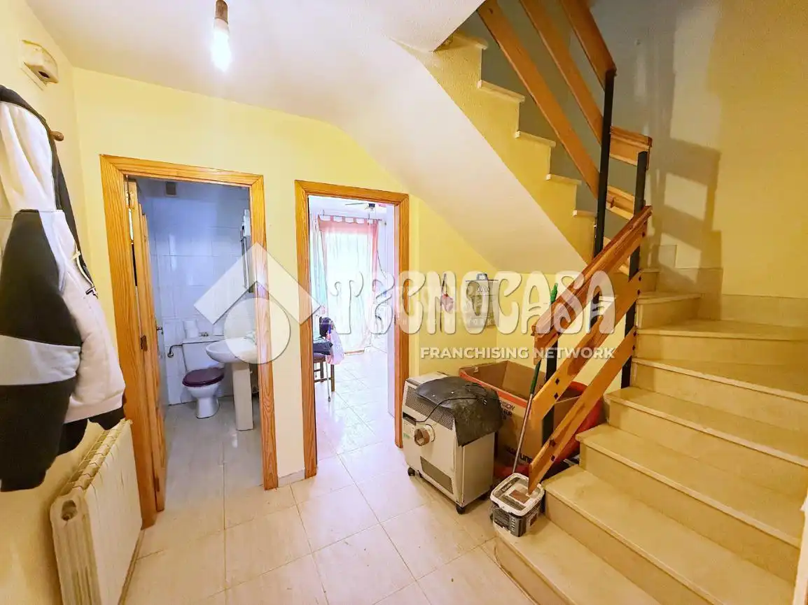 Casa adosada en venta en Huete con Calefacción, Amueblado y Piscina comunitaria