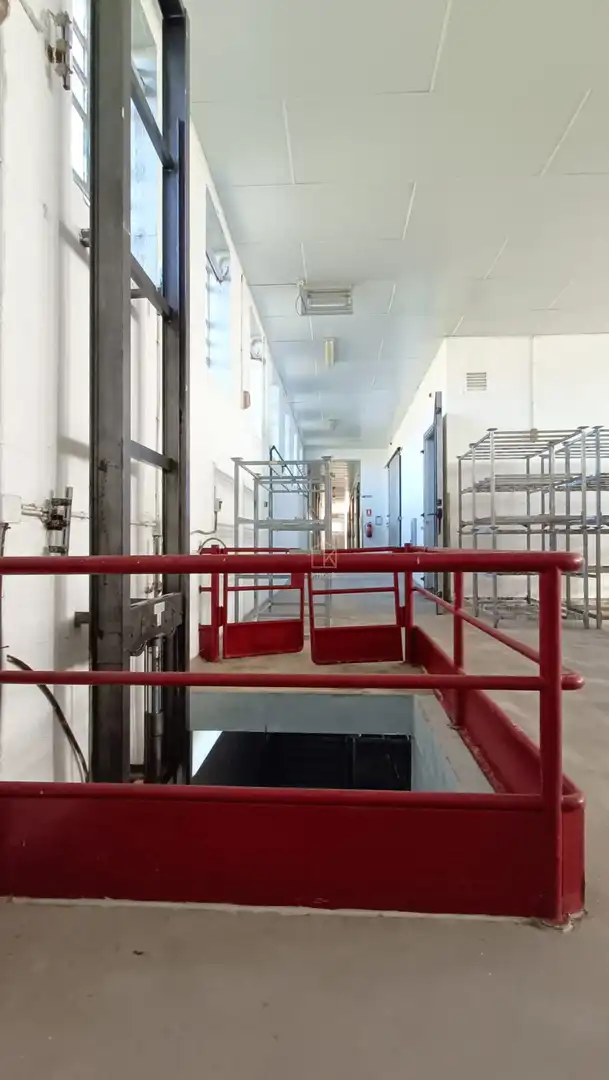 Fabrikhallen zum Verkauf in Tineo