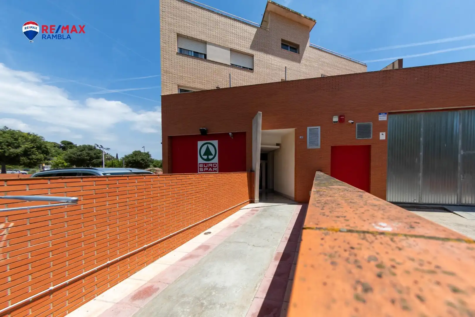 Vista exterior de Àtic en venda en Reus amb Aire condicionat, Calefacció i Jardí privat
