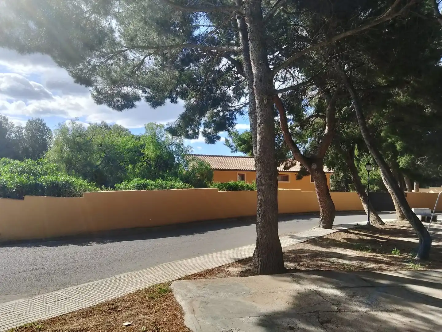 Vista exterior de Casa o xalet en venda en Tibi amb Aire condicionat, Jardí privat i Parquet