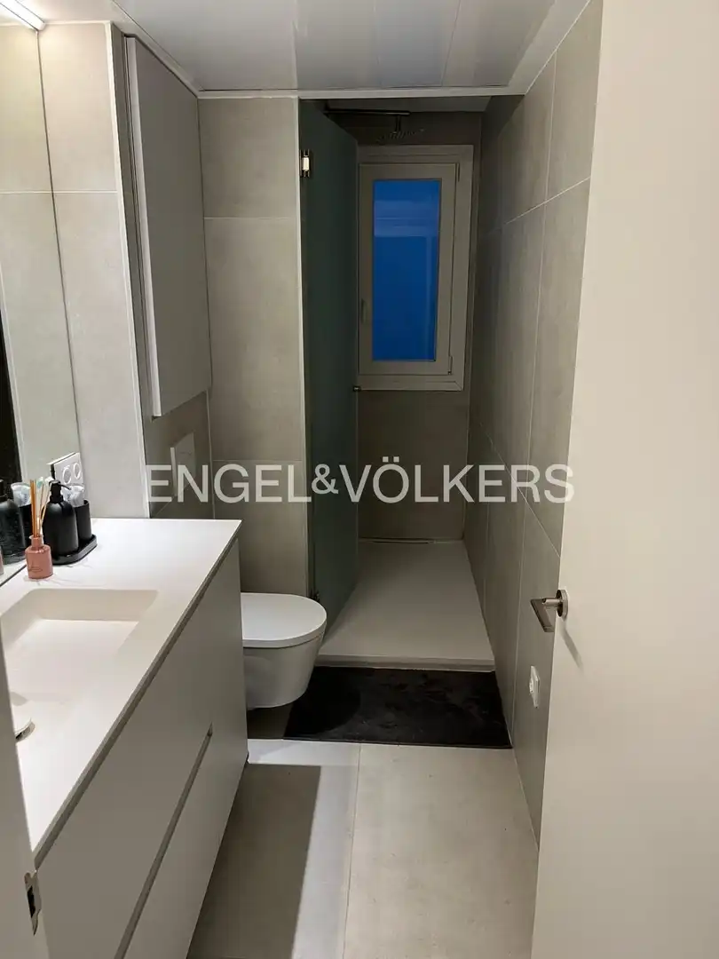 Badezimmer von Wohnung zur Miete in Valencia mit Klimaanlage und Heizung