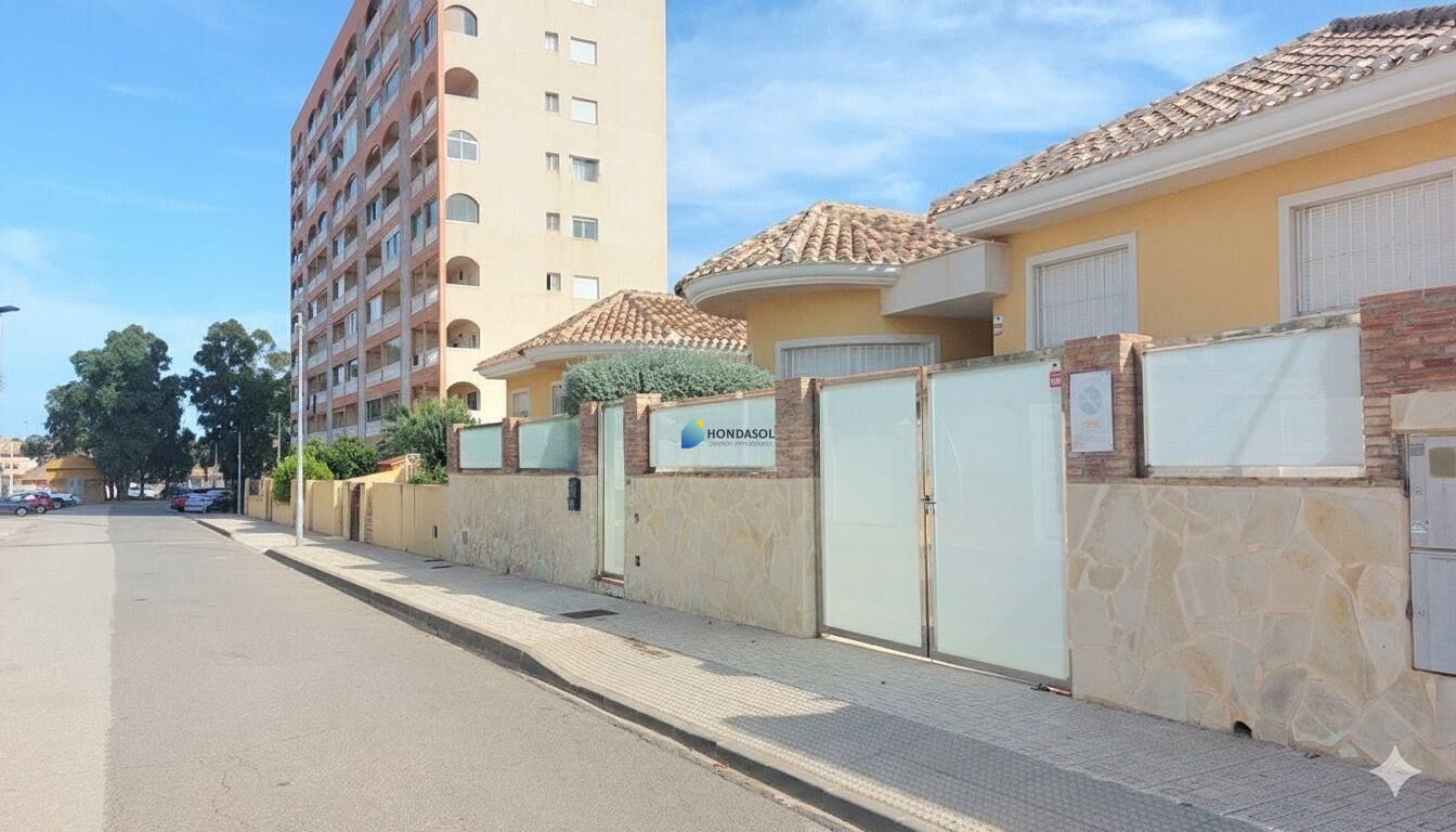 Vista exterior de Casa o xalet en venda en Cartagena amb Jardí privat i Terrassa